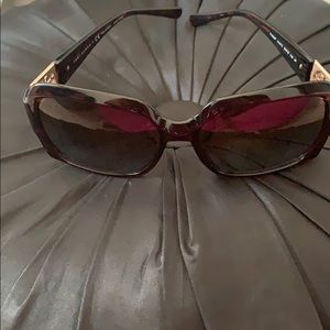 Woman’s Tory Burch sunglasses